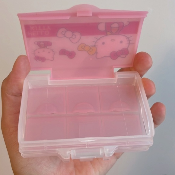 5/$25 ๐ Hello kitty small pill case - Picture 2 of 8